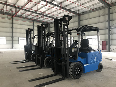 感謝蔡總的大力支持，再次購(gòu)買(mǎi)3+1臺(tái)比亞迪叉車，祝：生意興??！