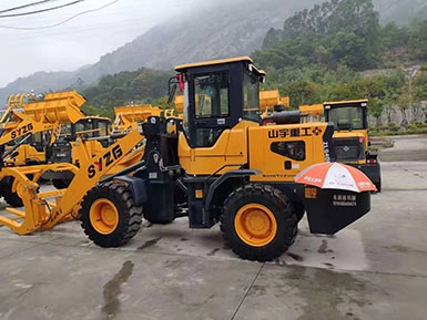 恭喜羅總喜提新車，山宇裝載機940走起，山宇重工，助您成功！